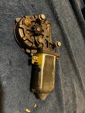 0130821189 Saab Bosch All Classic 900 Right Passengers Door Window Motor Rr Sedan