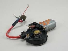 Suzuki 60g00 8340160g01 60429 95-02 Esteem Front Right Passenger Side Power Window Lift Motor