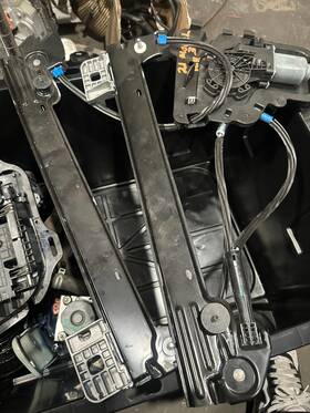 1096623-98-l Tesla 2017-2023 Model 3 Rear Right Door Window Regulator And Motor 1096623-98-l Tesla 2017-2023 Model 3 Rear Right Door Window Regulator And Motor