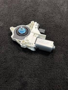 G31579100 Tesla 2025 Model Y Rear Window Regulator Motor Oem