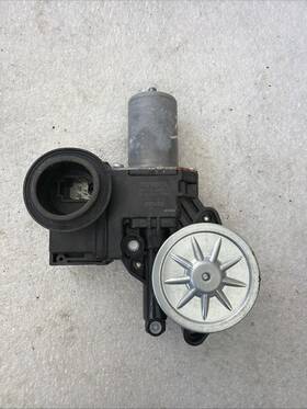 69801-02402 Toyota 2020-2024 Corolla Front Right Door Window Motor Oem 69801-02402 Toyota 2020-2024 Corolla Front Right Door Window Motor Oem