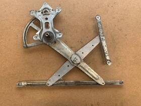 69801-60070 Toyota 1998-2002 Land Cruiser Front Right Door Window Regulator