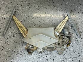 Toyota 69850-0c040 04-06 Sequoia Rear Hatch Window Regulator Motor Assembly Oem
