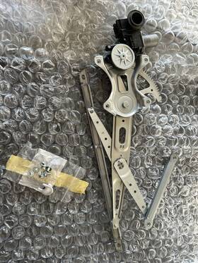 85710-47140 Toyota 2016-2022 Prius Door Window Regulator Motor Front Right Oem