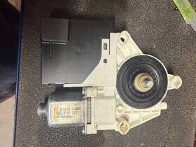 561959702 Volkswagen 2012 - 2019 Passat Front Right Passenger Side Window Motor Oem