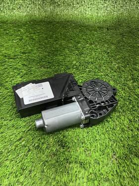 7l0959704d Volkswagen 2004 - 2007 Touareg Rear Right Passenger Side Window Motor Oem 7l0959704d Volkswagen 2004 - 2007 Touareg Rear Right Passenger Side Window Motor Oem